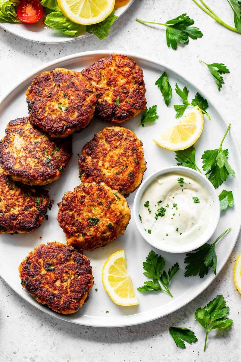 Salmon Cakes With Lemon Aioli