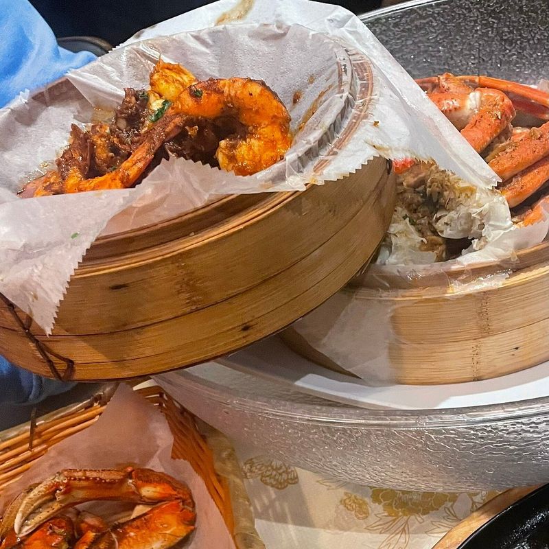 Steam Fresh Lobster With Garlic Butter