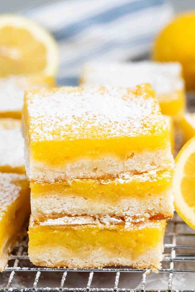 Lemon Bars with Powdered Sugar