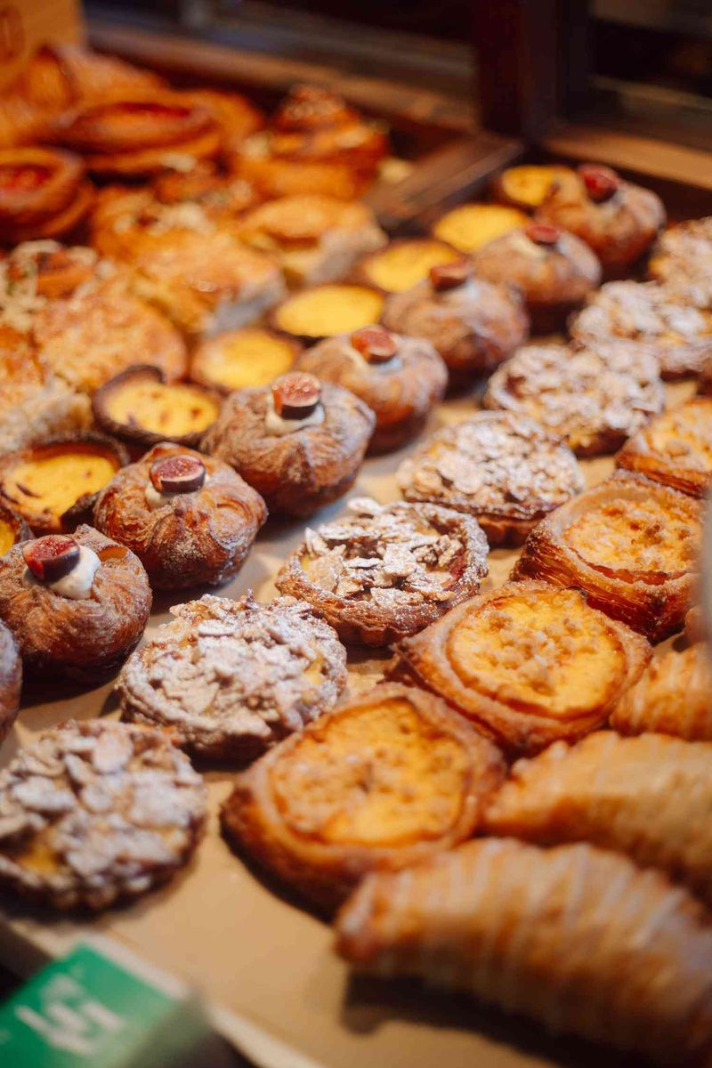 The bakery that smells like butter at the door