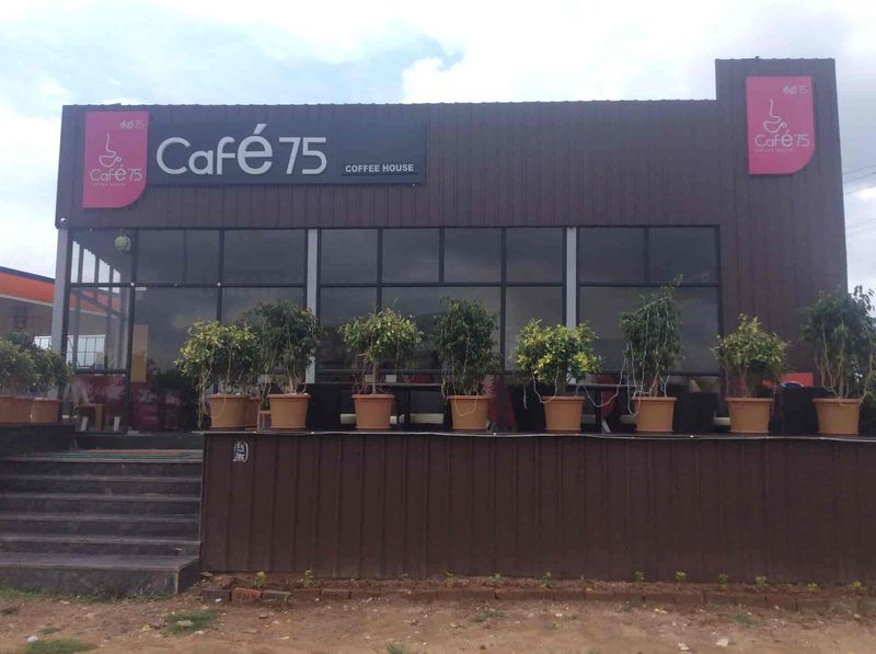 Cafe 75