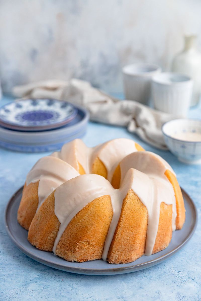 Simple Bundt Cake With Glaze