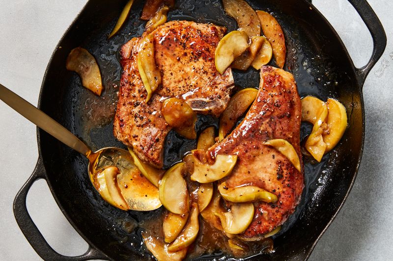 Pork Chops With Apples (Quick Skillet)
