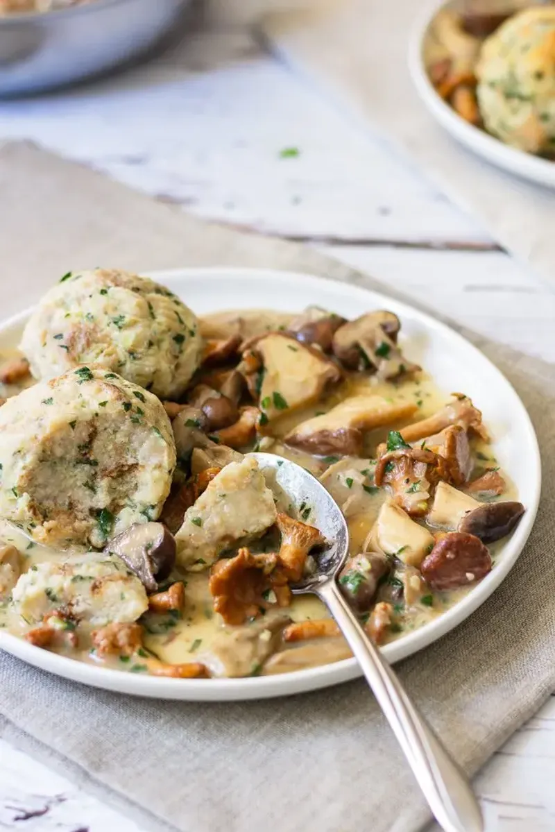 Rahmschwammerl (Creamy Mushroom Ragout)
