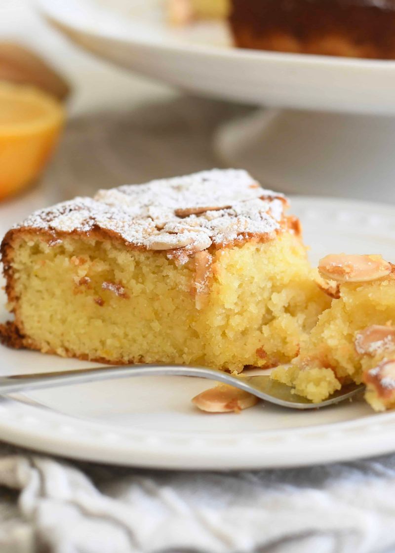 Flourless almond cake
