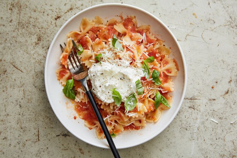 Simple Pasta with Tomatoes and Ricotta