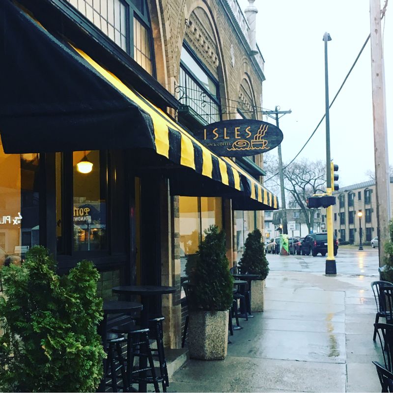 Minnesota: Isles Bun & Coffee (Minneapolis)