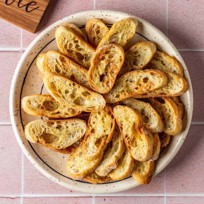 Toasted baguette slices