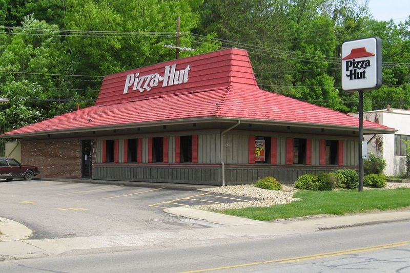 '90s Pizza Hut Buffet Experience