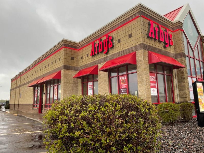 Arby's King's Hawaiian Fish Deluxe