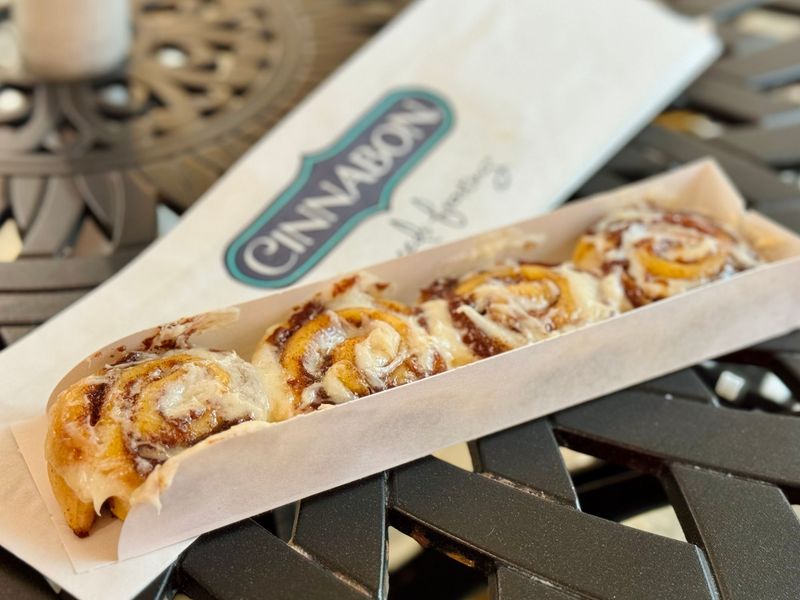 Cinnabon (mini-roll carts)