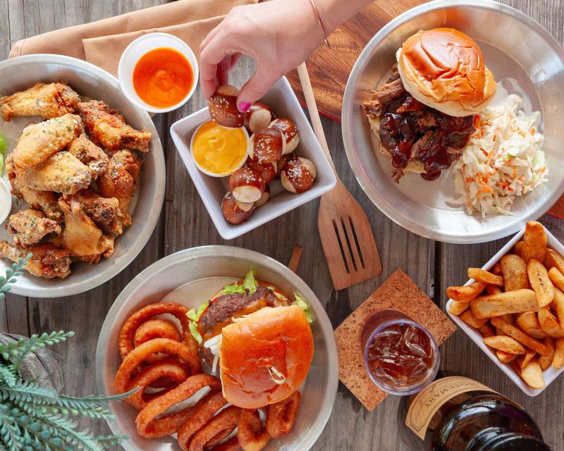 Rookies Sports Pub – Stevens Point