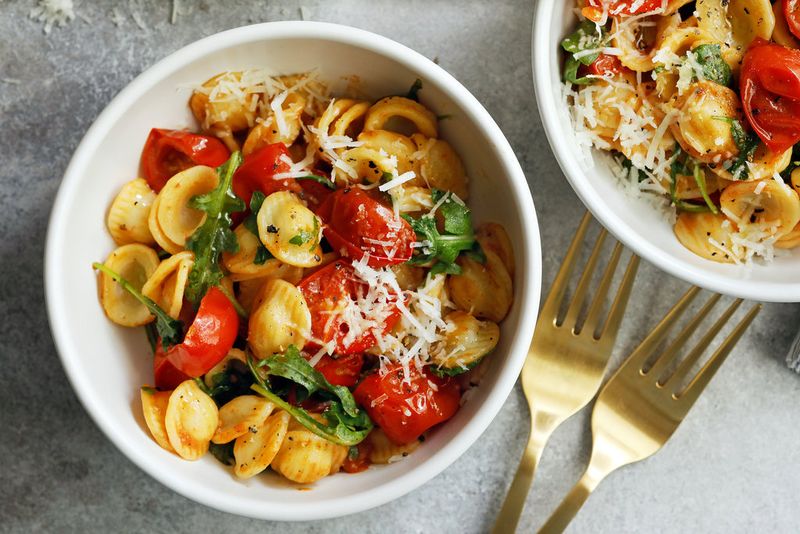 Pasta With Arugula and Burst Tomatoes