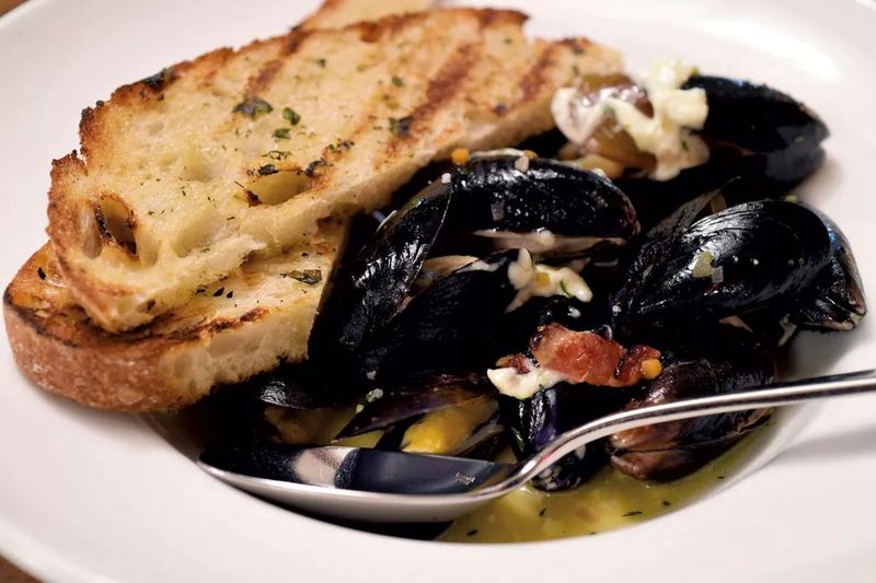 Steamed Maine Mussels with Garlic and Cider