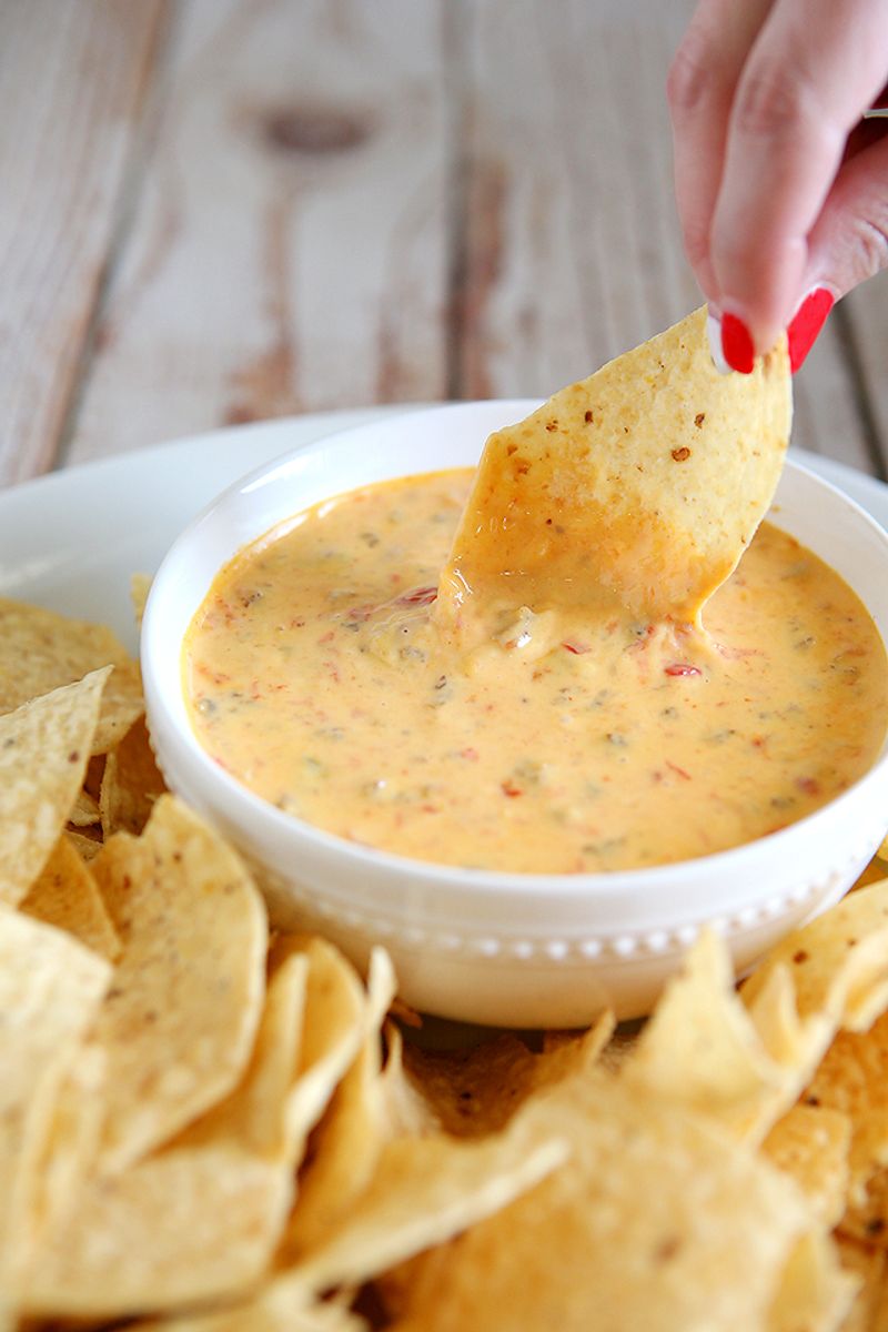 RO*TEL + Velveeta Famous Queso
