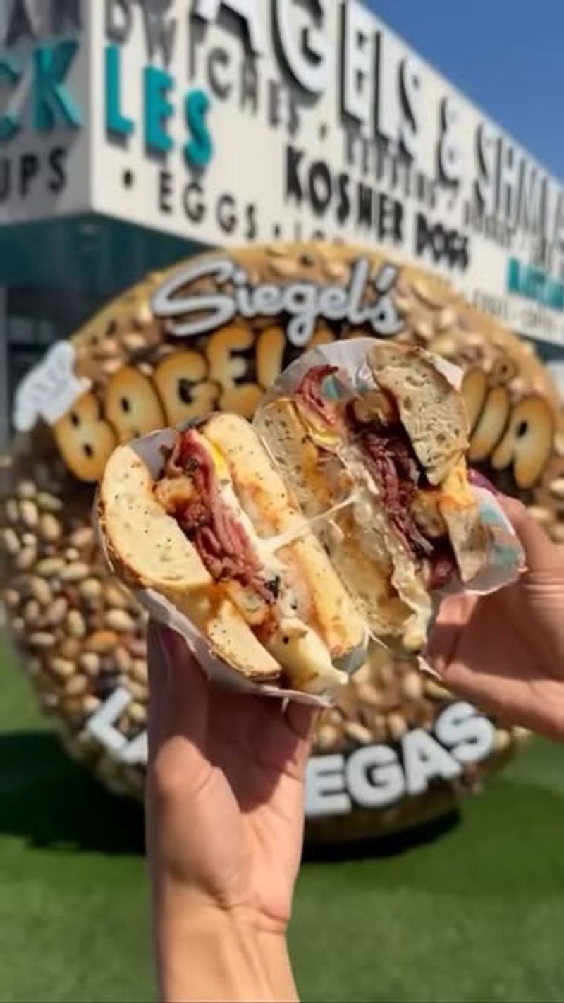 Las Vegas, Nevada - Late Night To Early Bite