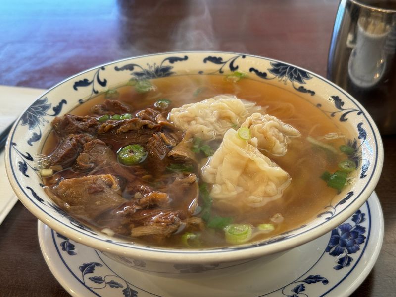Hon's Wun-Tun House on Kearny: Noodle Soup Paradise