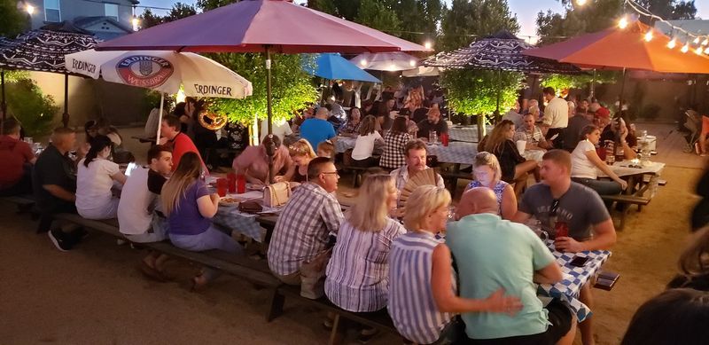 Arizona: Edelweiss Biergarten (Phoenix)