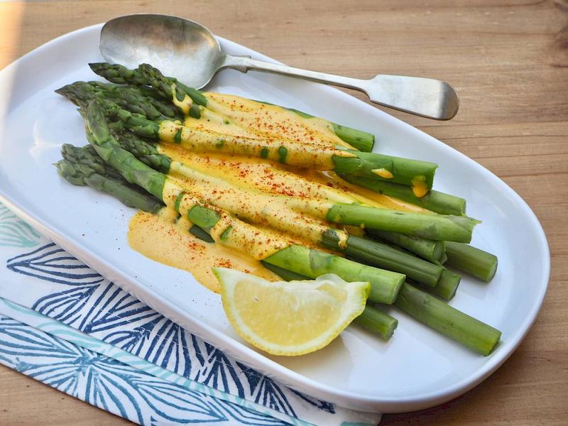 Asparagus with hollandaise