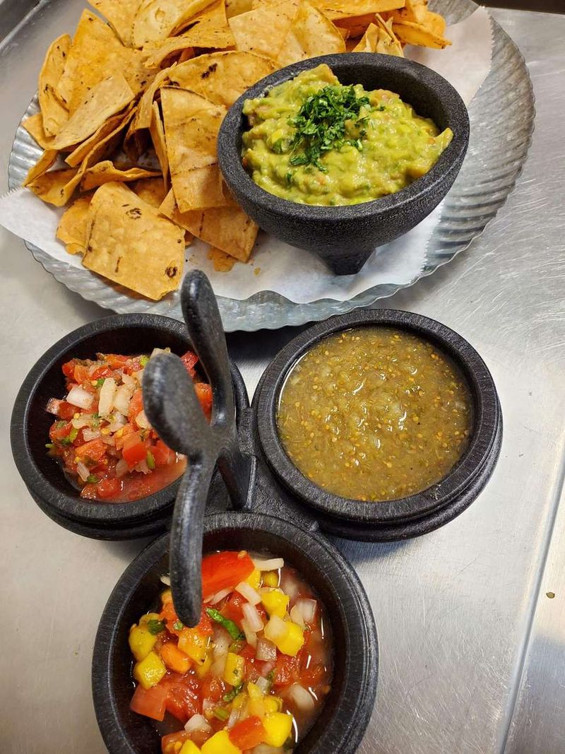 Salsa trio with personality