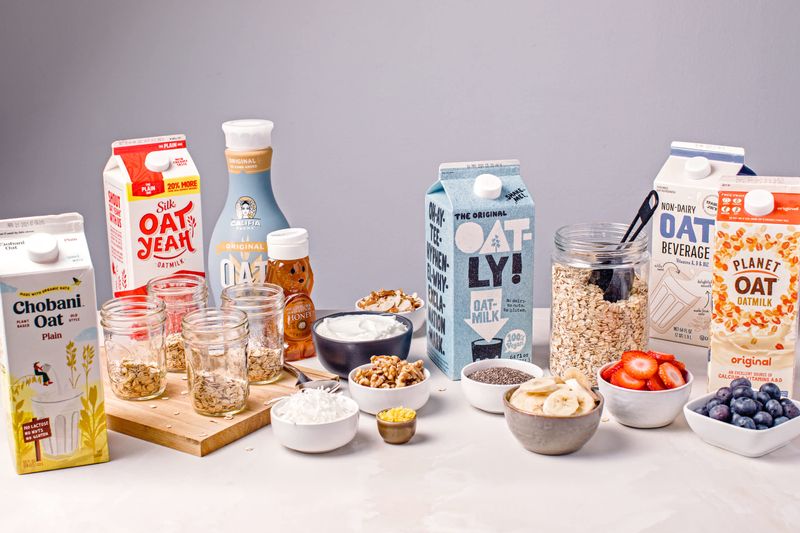 Shelf-stable plant milks (almond, soy, oat)