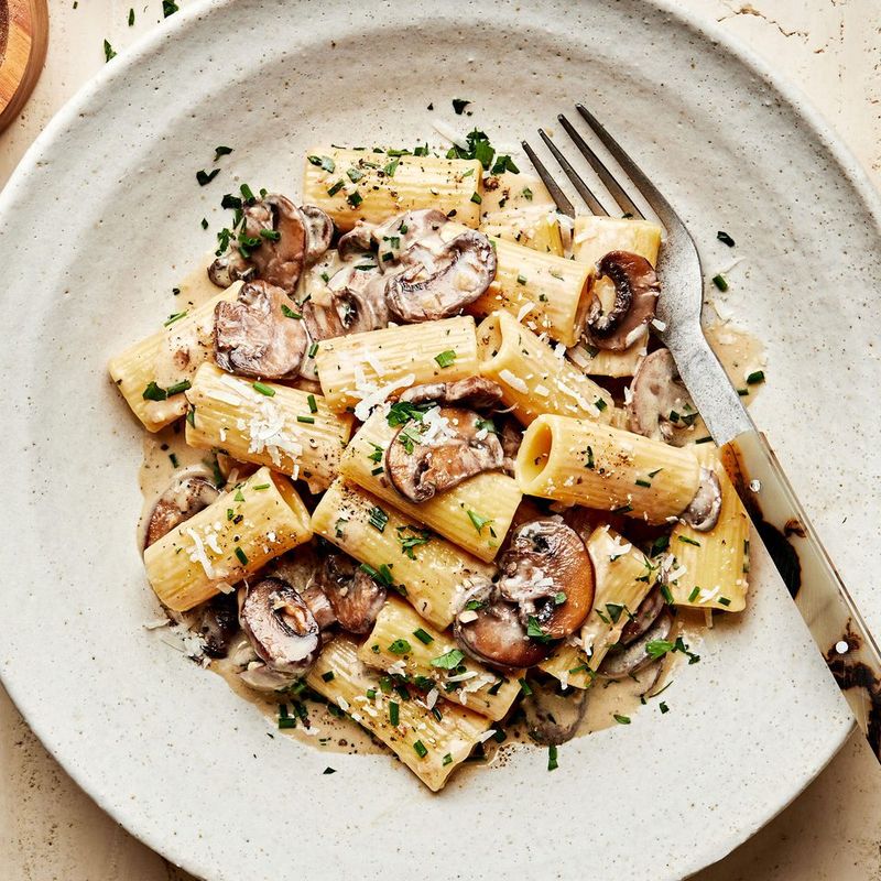 Rigatoni with Mushrooms and Cream