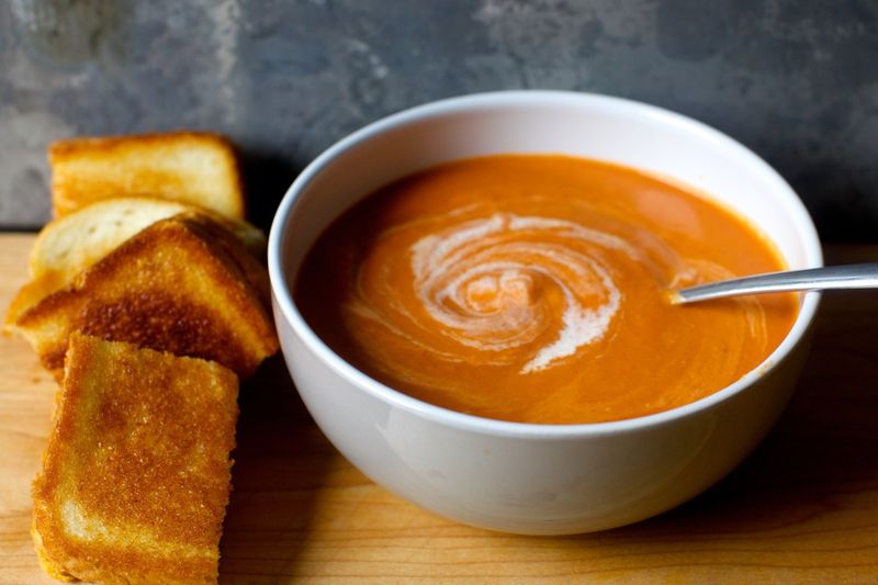 Classic Creamy Tomato Soup (Diner-Style)