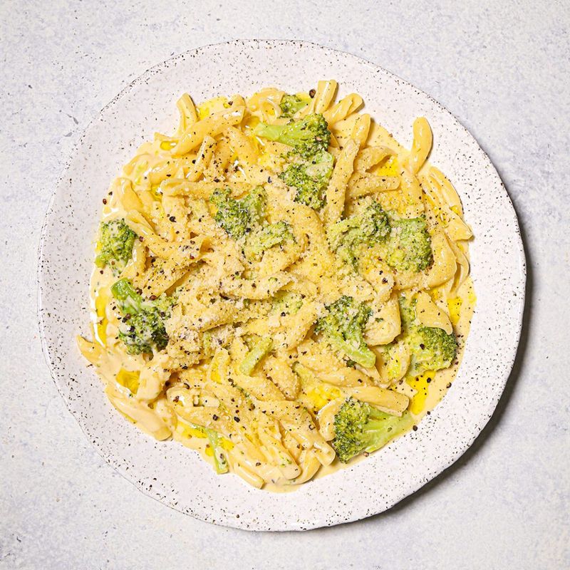 One-Pot Broccoli Cheddar Pasta
