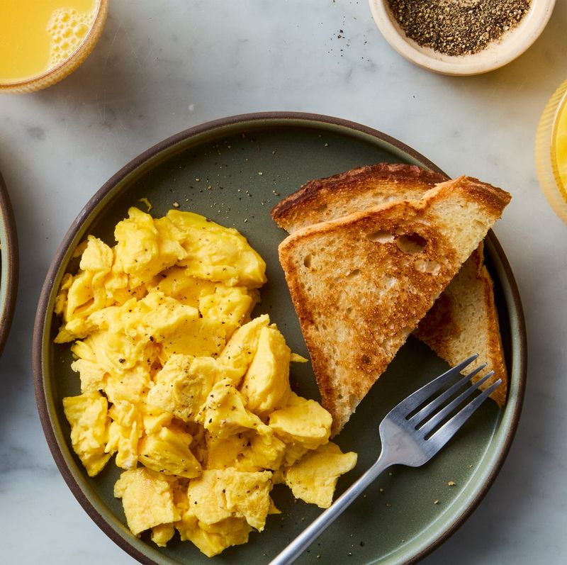 Dry scrambled eggs