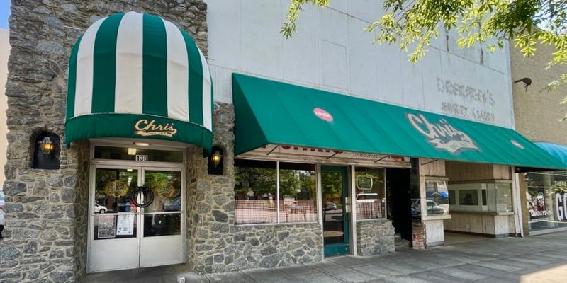 Chris’ Hot Dogs Hamburgers (Montgomery, Alabama)