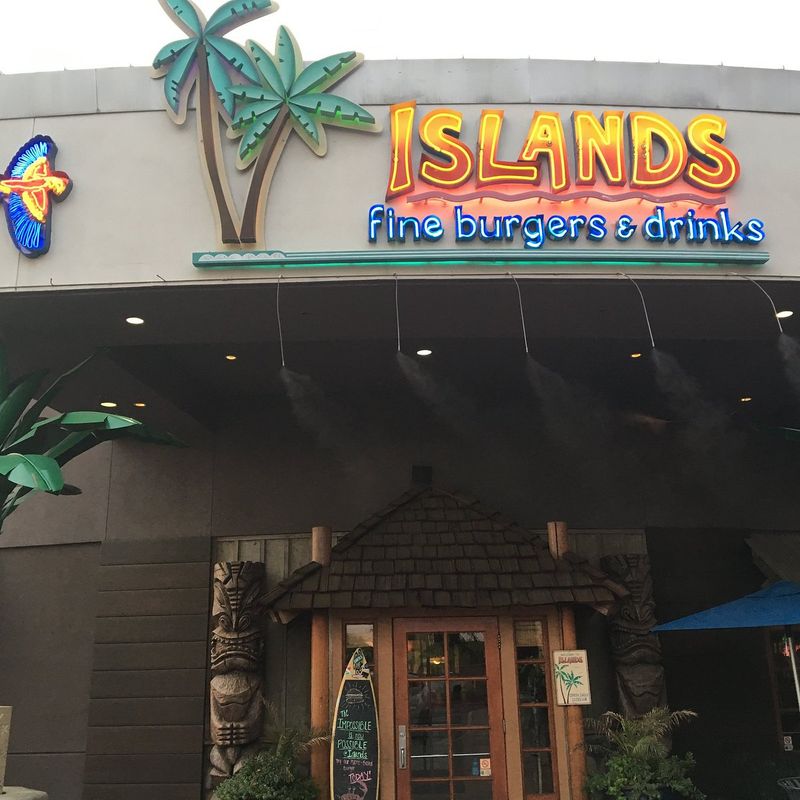 Islands Fine Burgers & Drinks