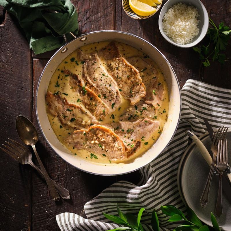 Pork Chops in Creamy Garlic Sauce