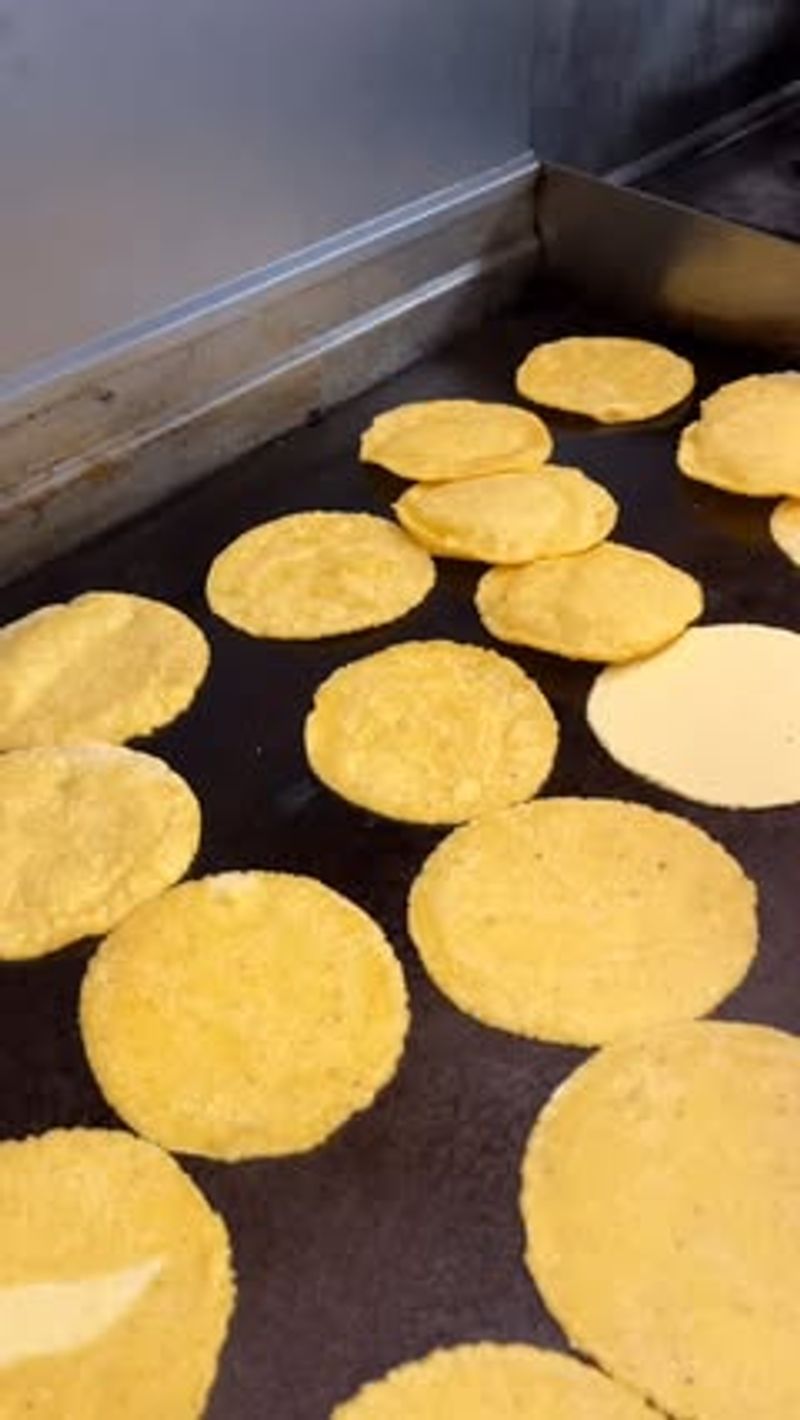 No toasted corn or flour aroma