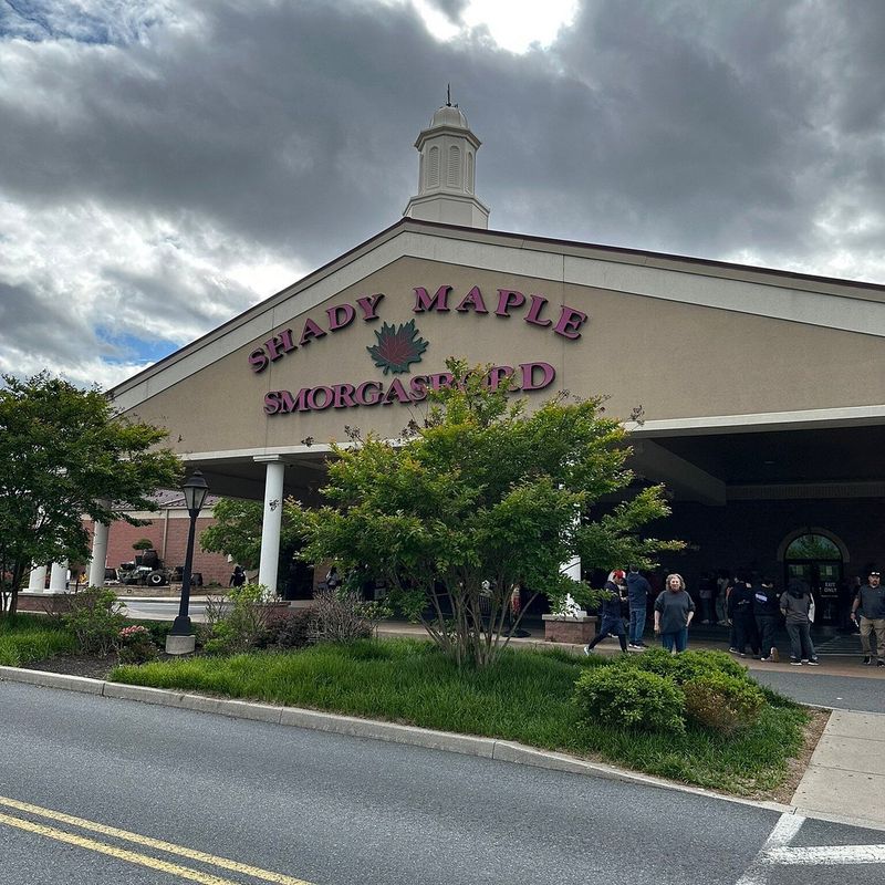 Shady Maple Smorgasbord — East Earl, PA