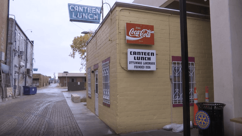 Canteen Lunch in the Alley (Iowa)