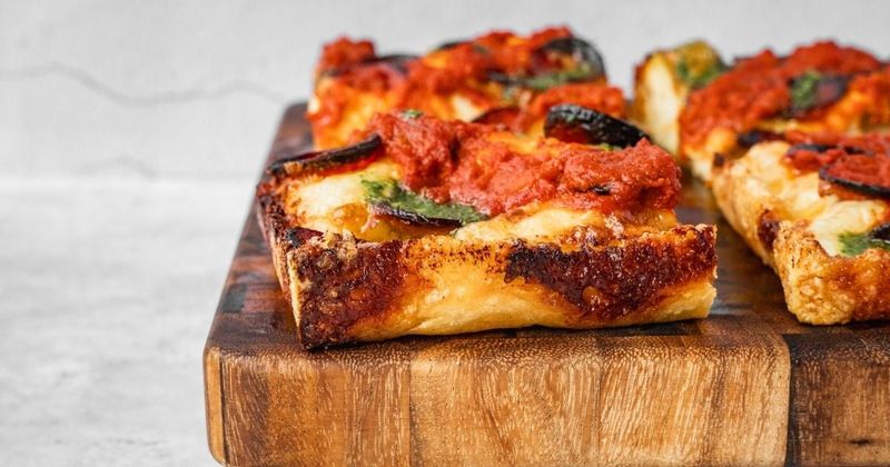 Try Detroit Style for crisp edges