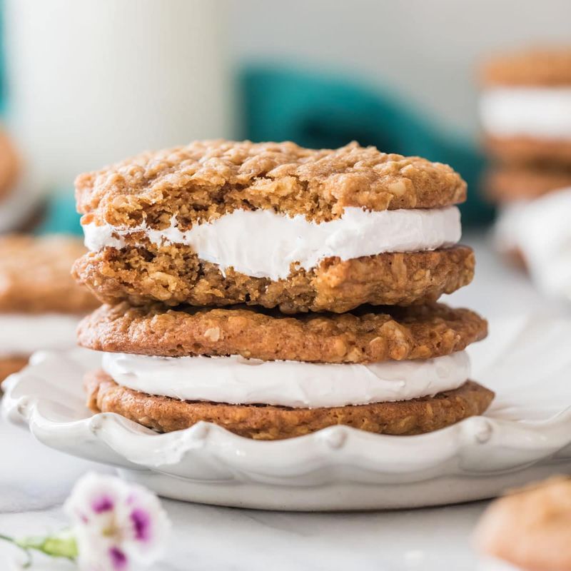 Brown Sugar Oatmeal Cream Cookies