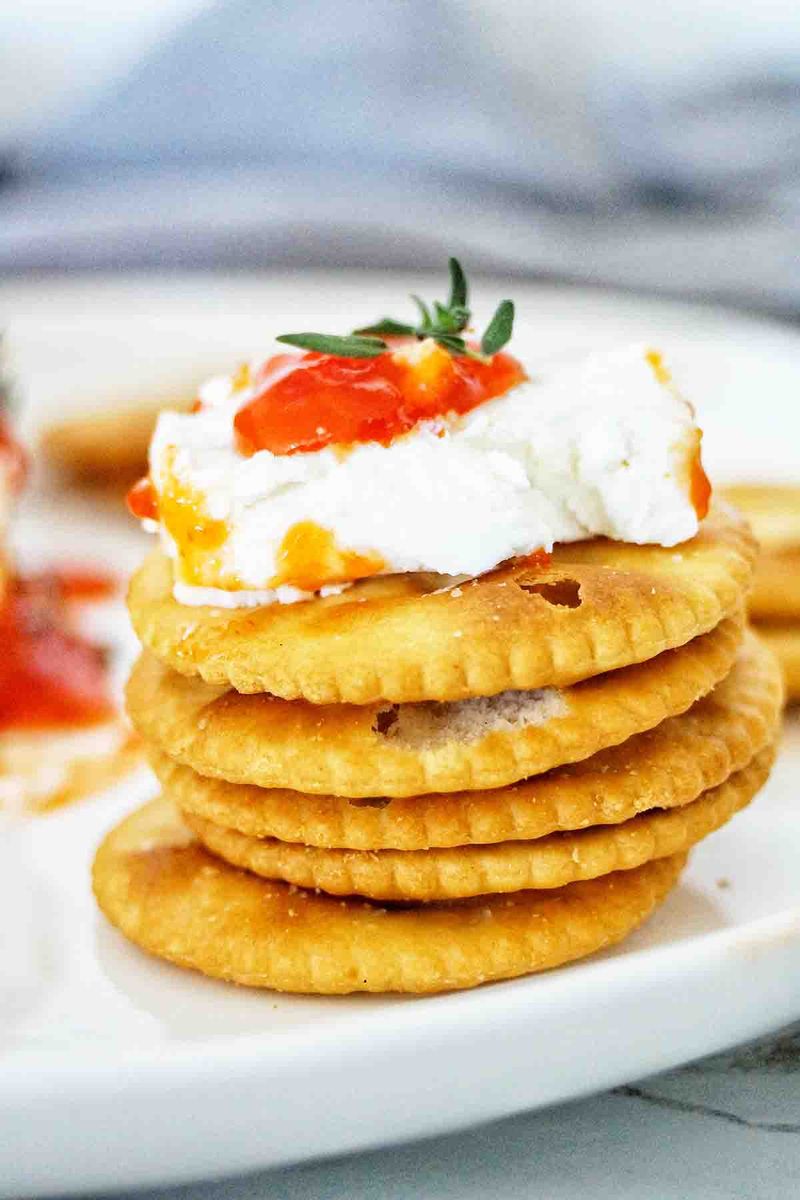 Goat Cheese and Pepper Jelly Crackers