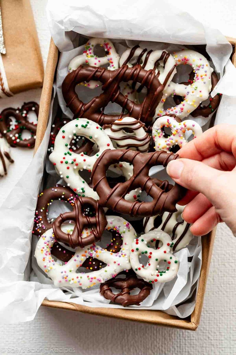 Chocolate pretzel bites