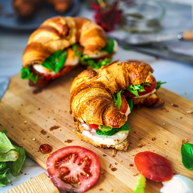 Caprese croissant