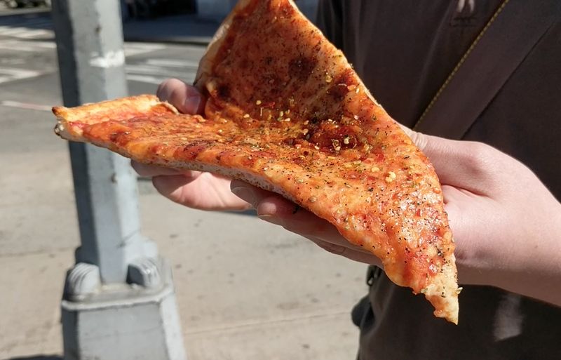 Pizza Slices: The Fold That Says It All