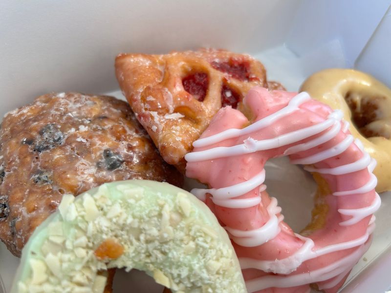 Hana's Donuts (Kansas)
