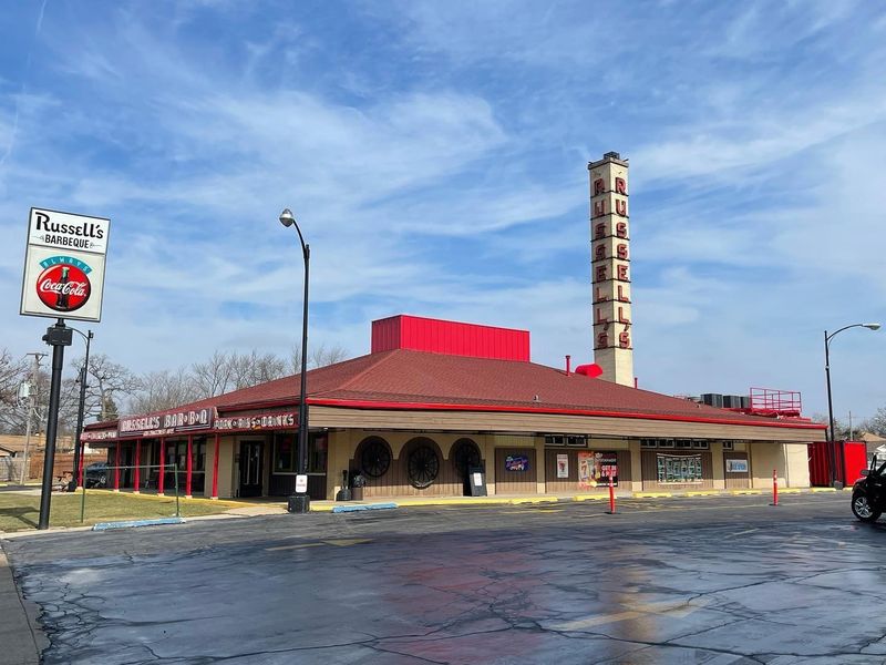 Russell's Barbecue: Elmwood Park Institution