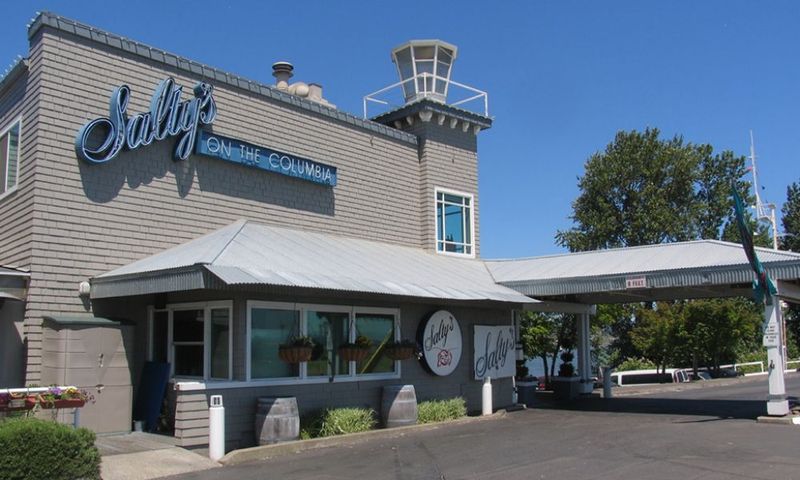 Salty's on the Columbia 
