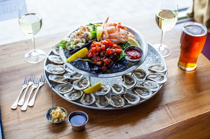 Pelican Seafood Market and Grill (Ottawa, Ontario)