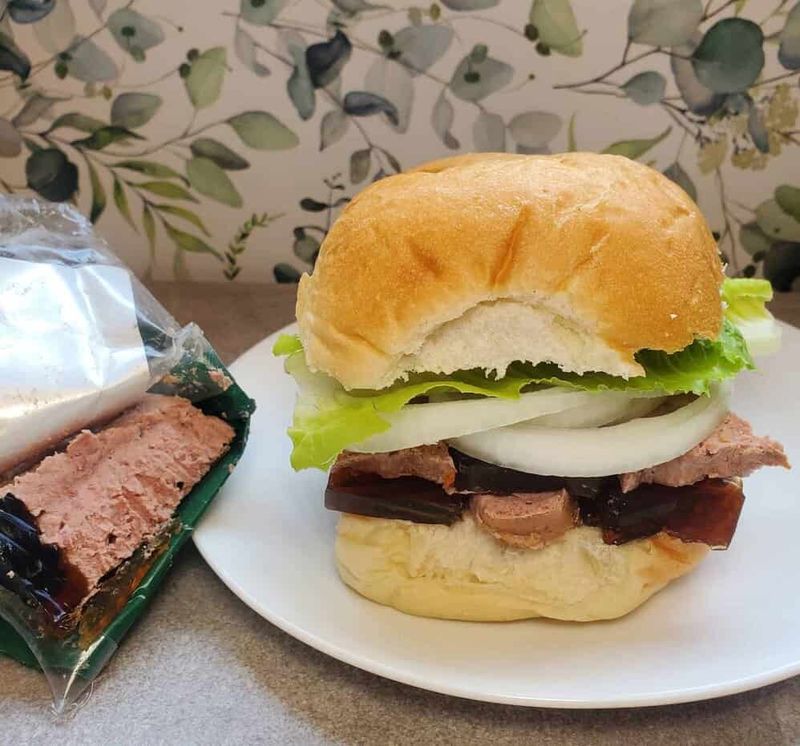 Liverwurst sandwiches