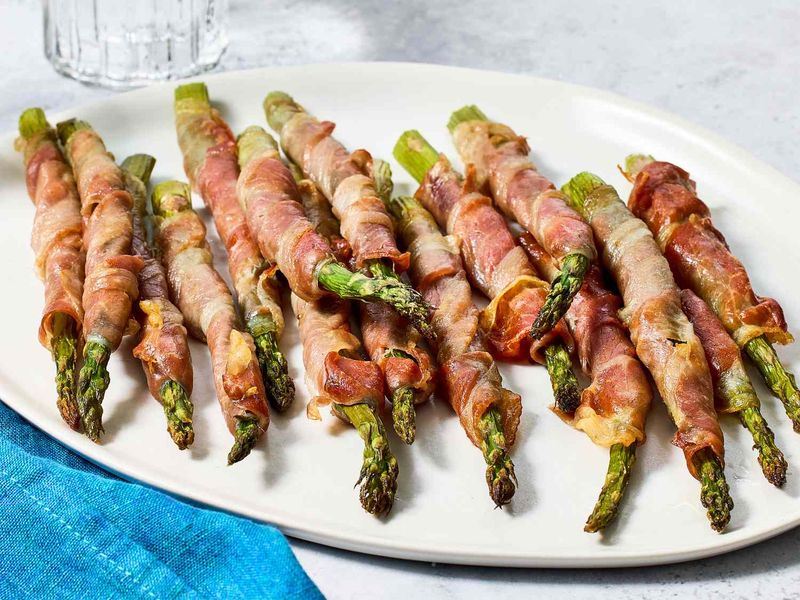 Asparagus and prosciutto bundles