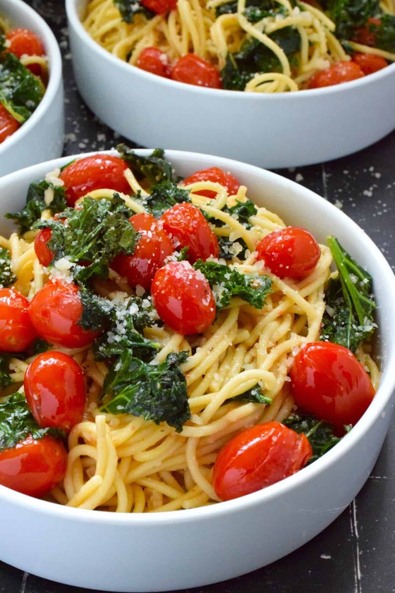 Pasta With Garlicky Tomato Sauce And Spinach