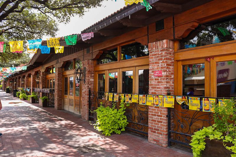 Mi Tierra Café y Panadería