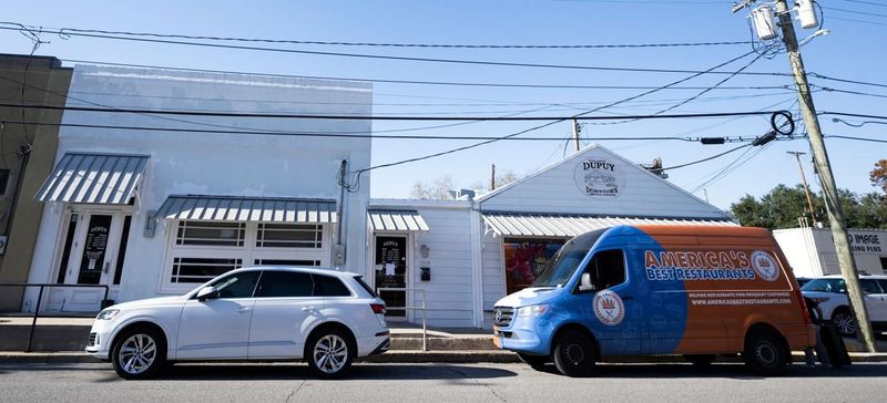 Dupuy's Seafood and Steak: Oyster Bar Excellence